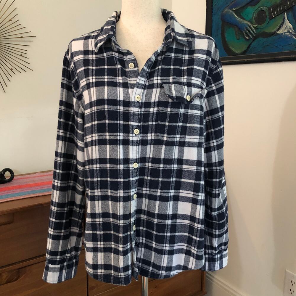 American Eagle Super Soft Boyfriend Fit Flannel M Blue Plaid Pockets Grunge
